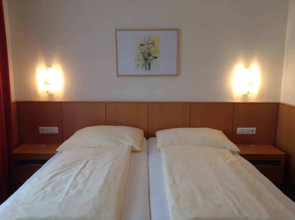 Leonsteinerhof Bed & Breakfast Bilik gambar