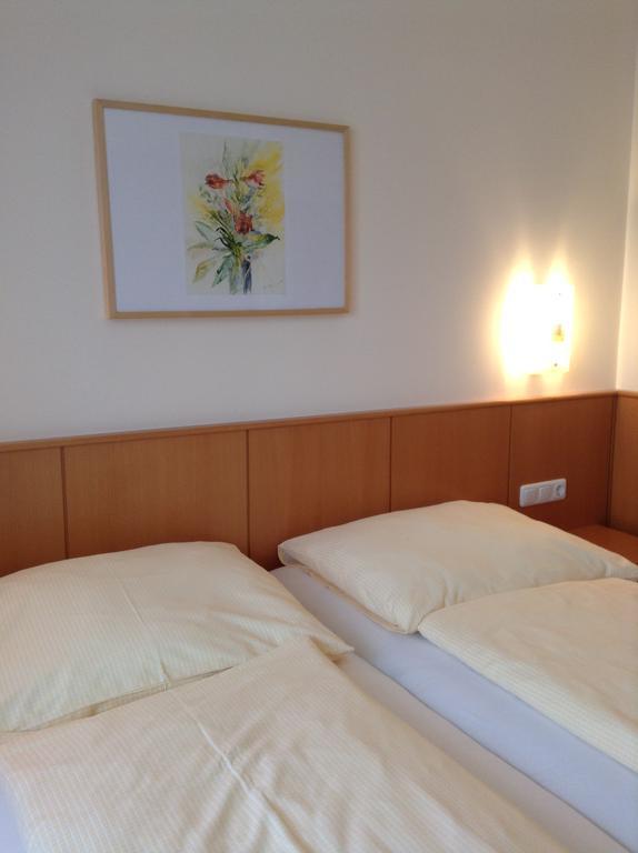 Leonsteinerhof Bed & Breakfast Bilik gambar